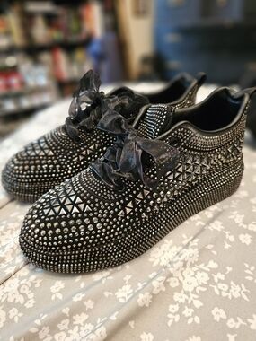 Sz9 Black Crystal-Embellished Fashion Sneakers